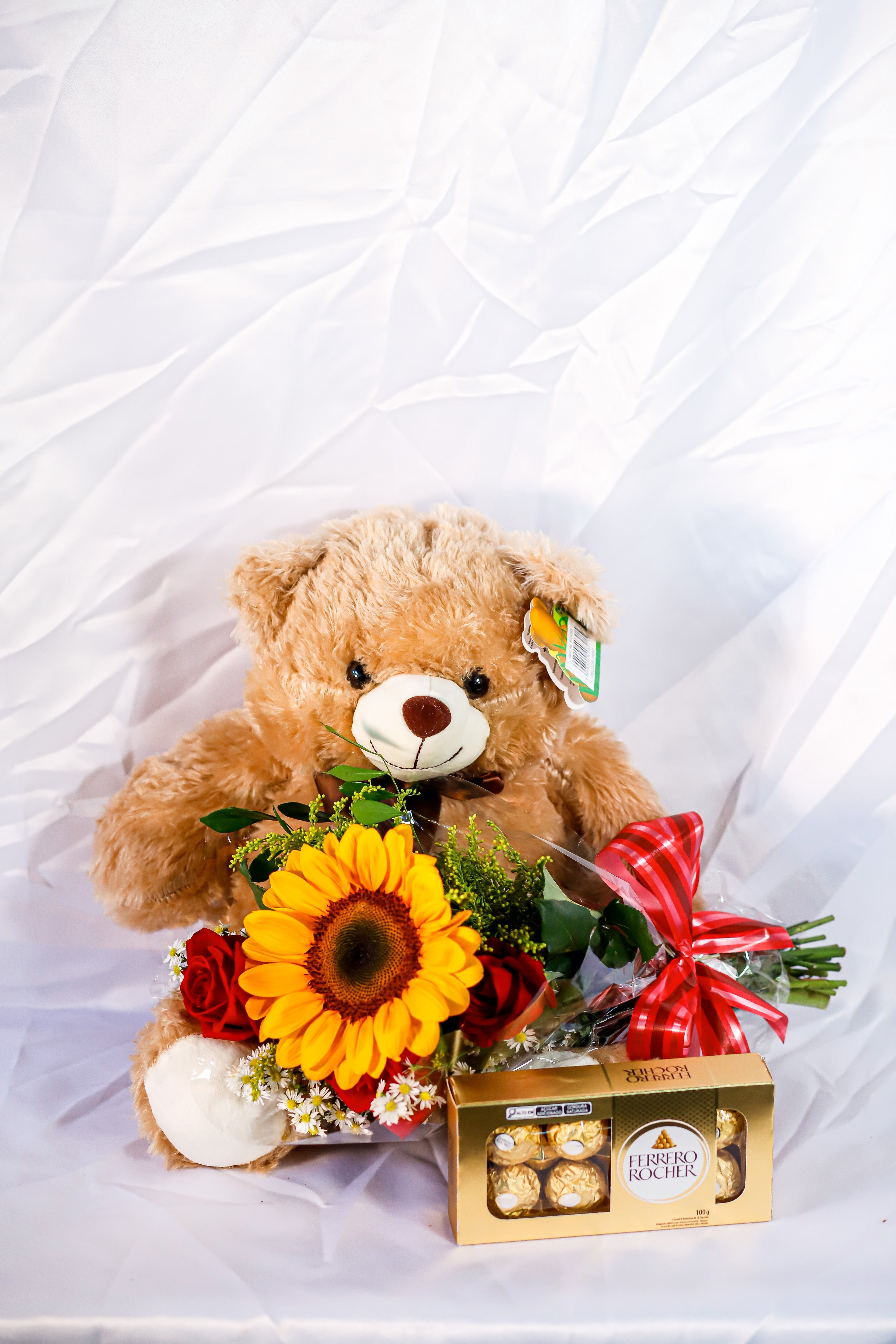 girassol, pélucia e chocolate