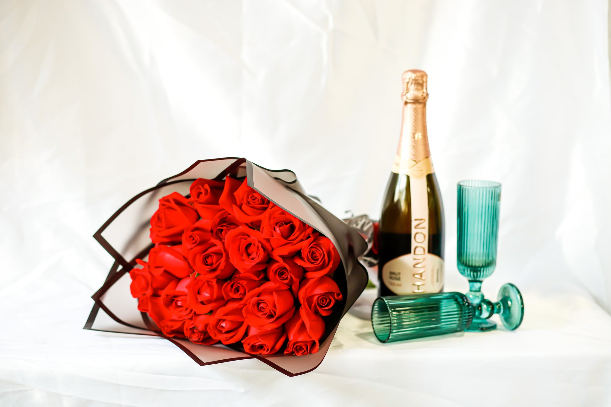 Buquê , chandon e taças