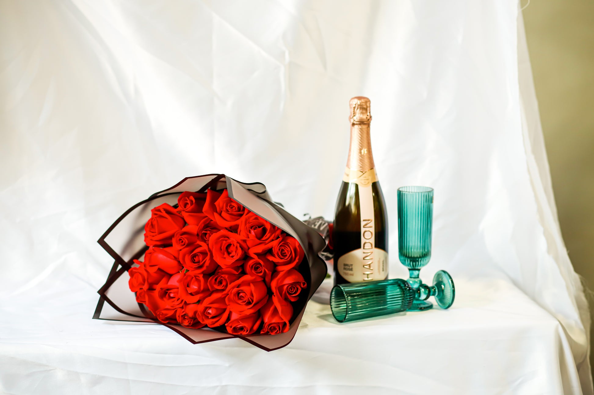 Buquê , chandon e taças