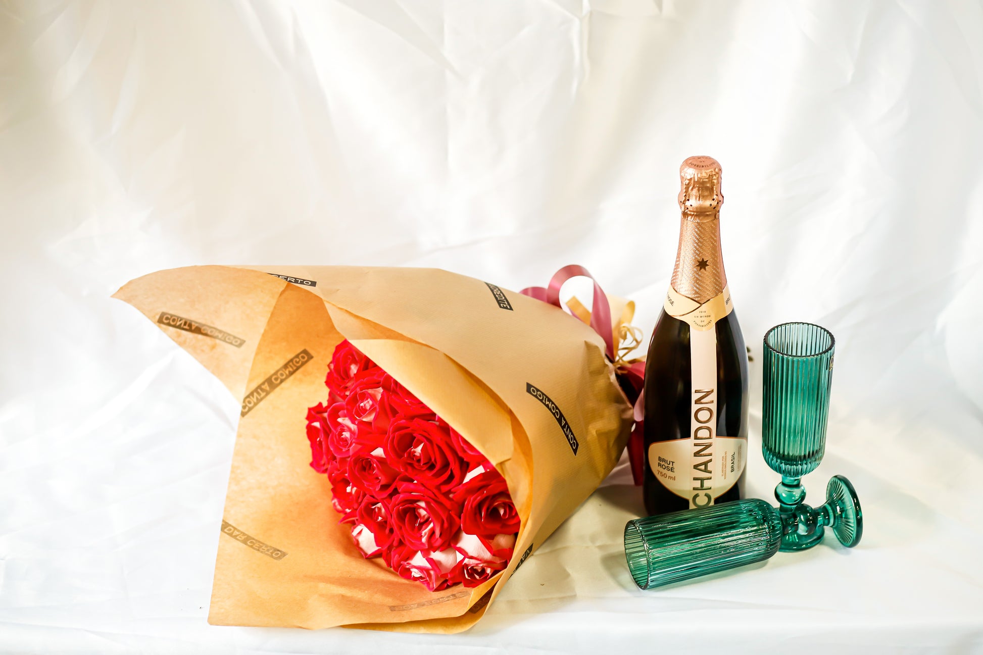 Buquê nicole , chandon e taças